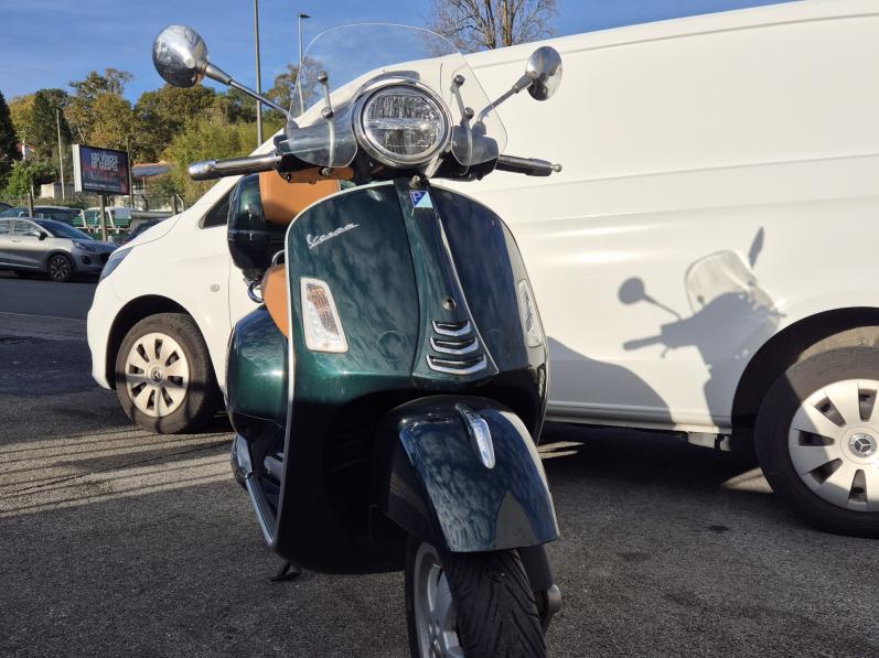 VESPA GTS 300 E4 VERT ANGLAIS